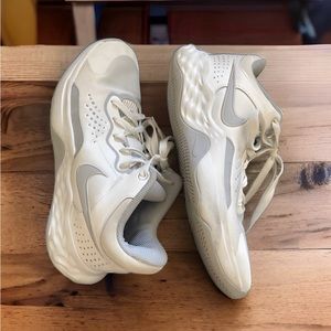 nike white volleyball shoes